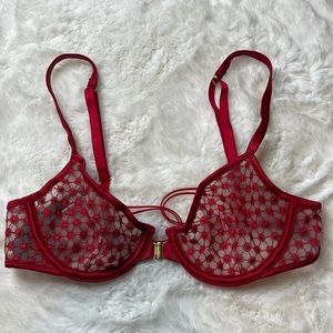 Victoria’s secret unlined demi bra - SIZE: 32A
